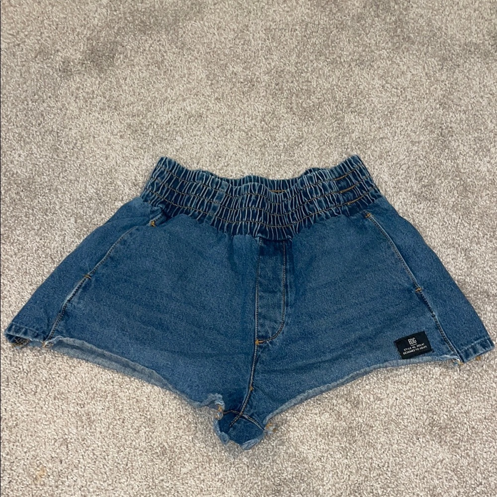 BDG CINCH WAIST DENIM SHORTS (SMALL)